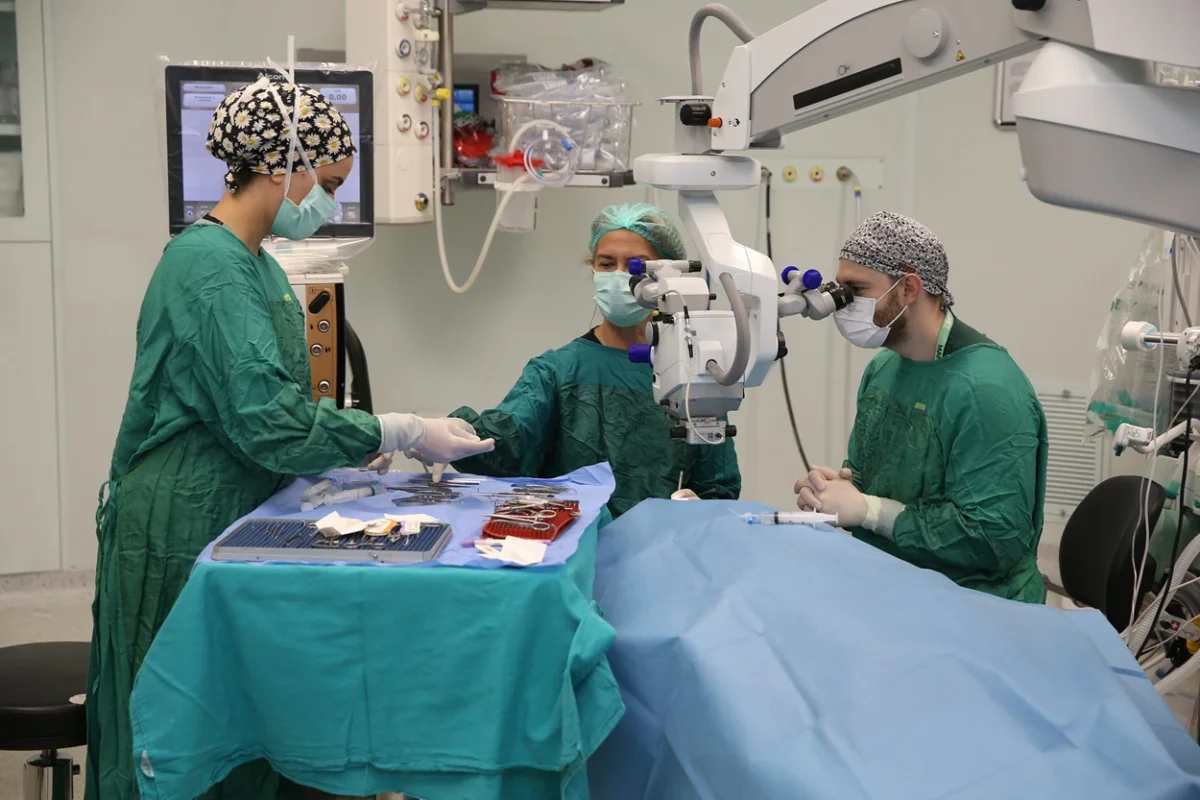 Türk göz doktorlarının canlı cerrahi deneyimi 50 ülkeye ulaştı