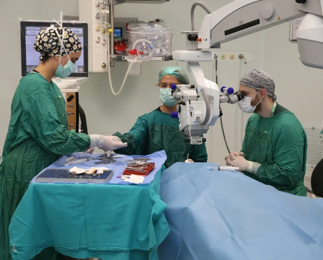 Türk göz doktorlarının canlı cerrahi deneyimi 50 ülkeye ulaştı